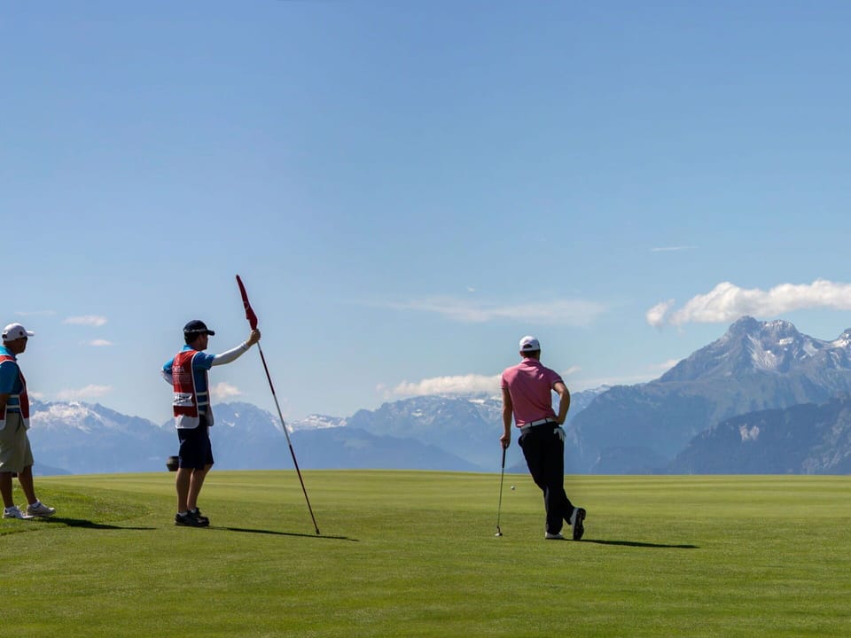 Sky, Cloud, Sports Equipment, Golf Club, Tree, Highland