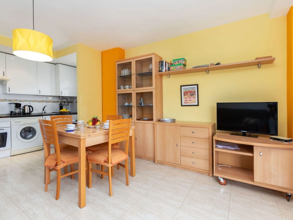 Cabinetry, Furniture, Property, Table, Building, Home Appliance, Drawer, Interior Design, Wood, Countertop