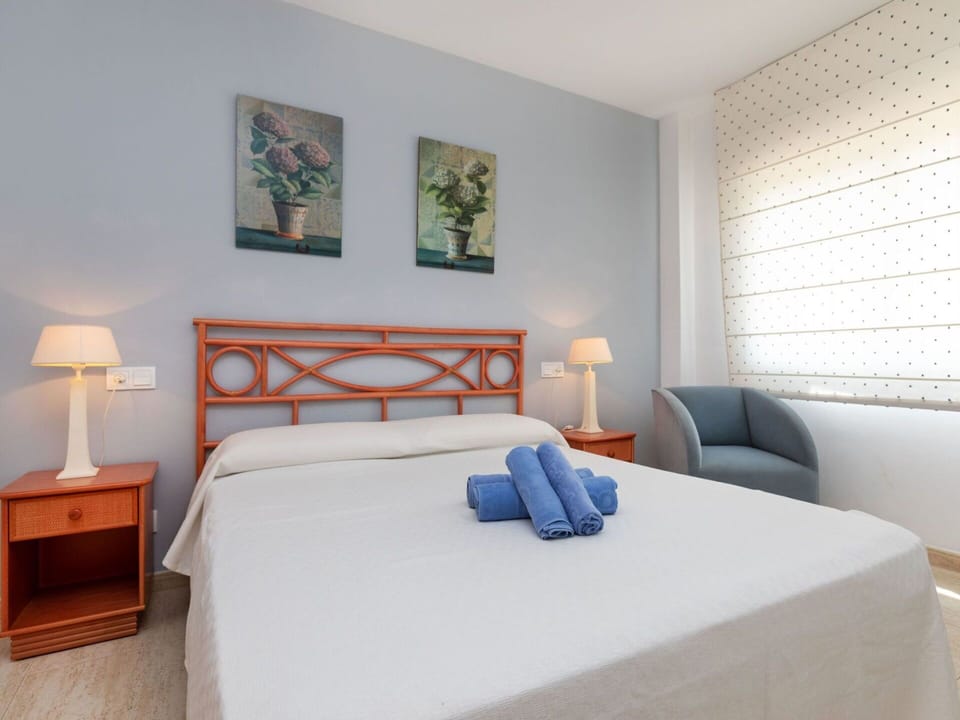 Furniture, Property, Comfort, Azure, Wood, Textile, Lighting, Interior Design, Lamp, Pillow