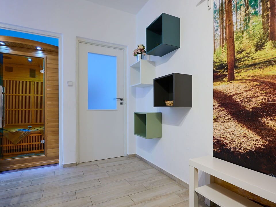 Property, Wood, Paint, Interior Design, Shade, Floor, Wall, Flooring, Rectangle, Wood Stain