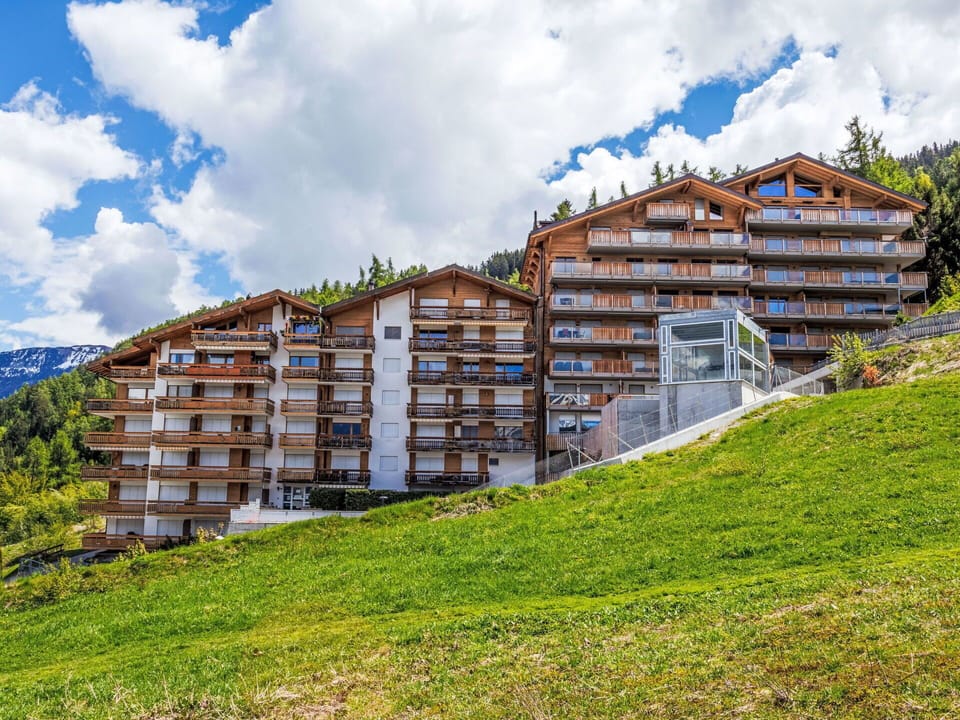 Apartment, Home, Hill Station, Mountain Range, Alps, Mountain Village, Glacial Landform, Eco Hotel, Balcony, Hotel