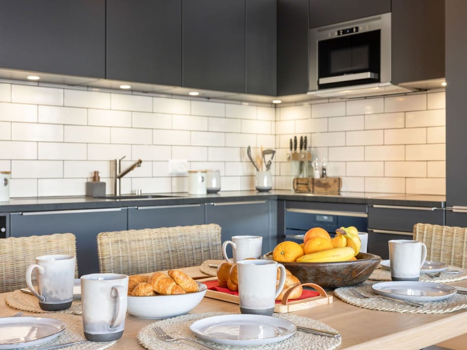 Food, Tableware, Table, Countertop, Kitchen, Dishware, Plate, Cup, Interior Design, Serveware