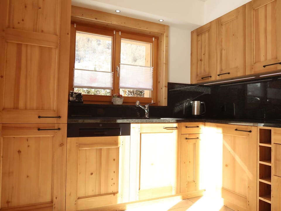 Brown, Cabinetry, Countertop, Property, Kitchen, Wood, Building, Interior Design, Home Appliance, Kitchen Appliance