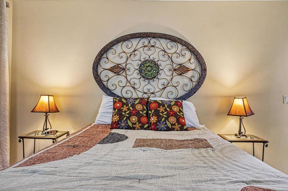 2LeganesLanequeenbedroom1