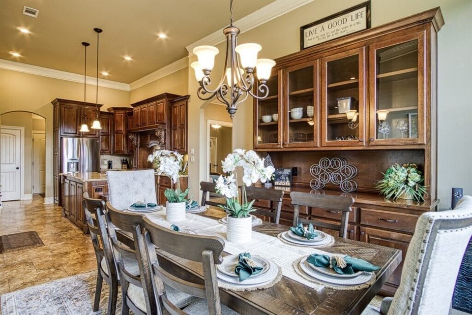 Diningroomandkitchen