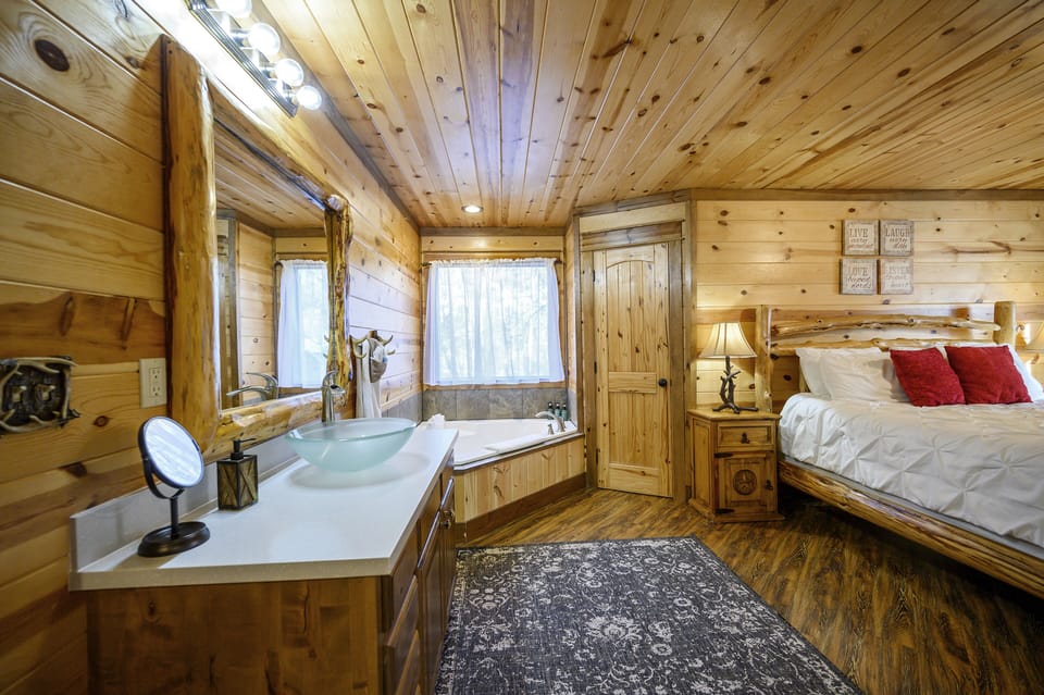 Sleep well in the king suite, complete with a jetted tub. 
