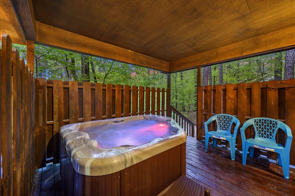 No trip to Hochatown is complete without a dip in the hot tub. 