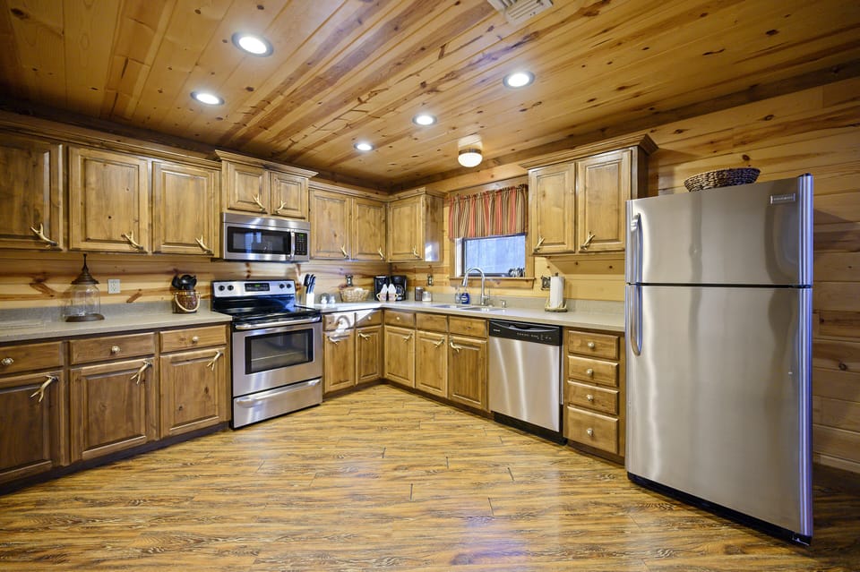 The fully stocked kitchen makes preparing meals a breeze. 