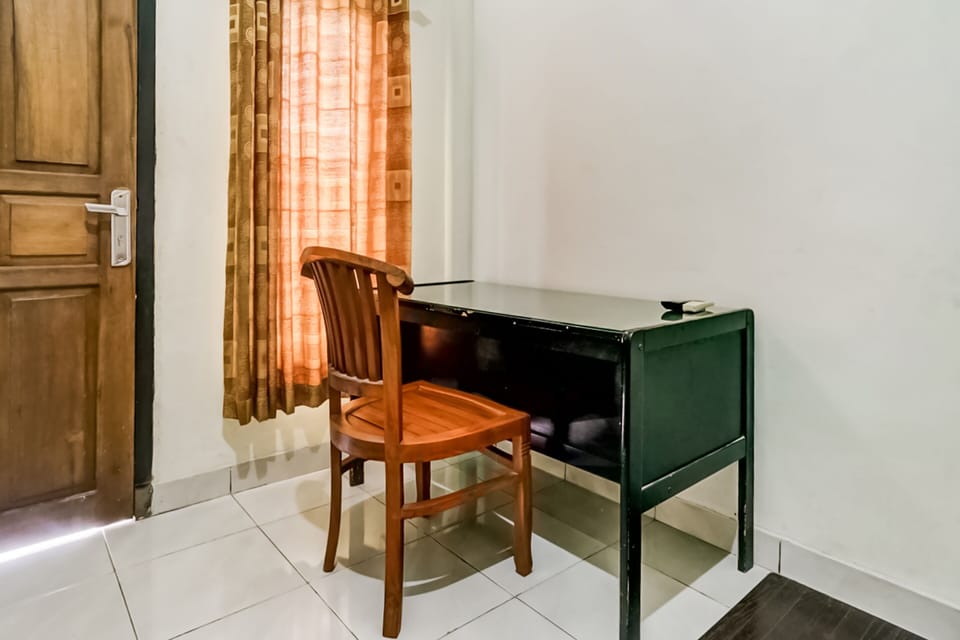 Family Suite | Desk, WiFi (free), bed sheets