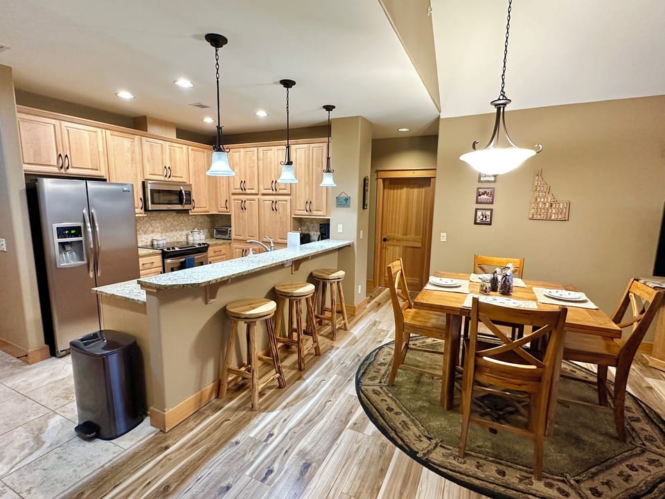Fully stocked kitchen with ample seating for dining in.