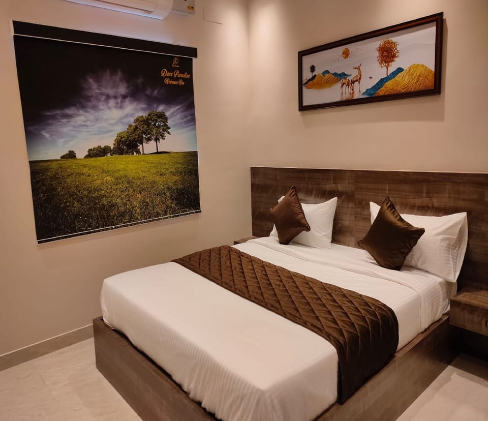 Desk, soundproofing, free WiFi, bed sheets