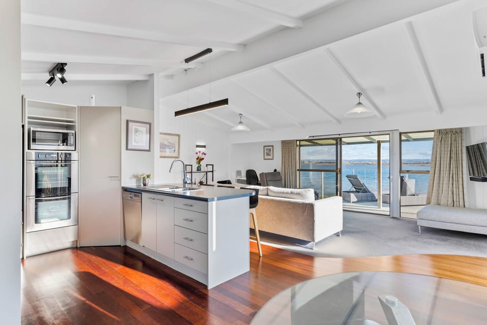 690 Pukehina - Holiday Home - Living Room (6)