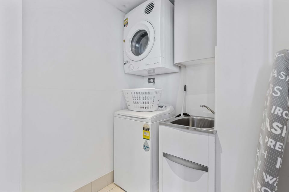 Apartment, 2 Bedrooms, Ocean View | Laundry