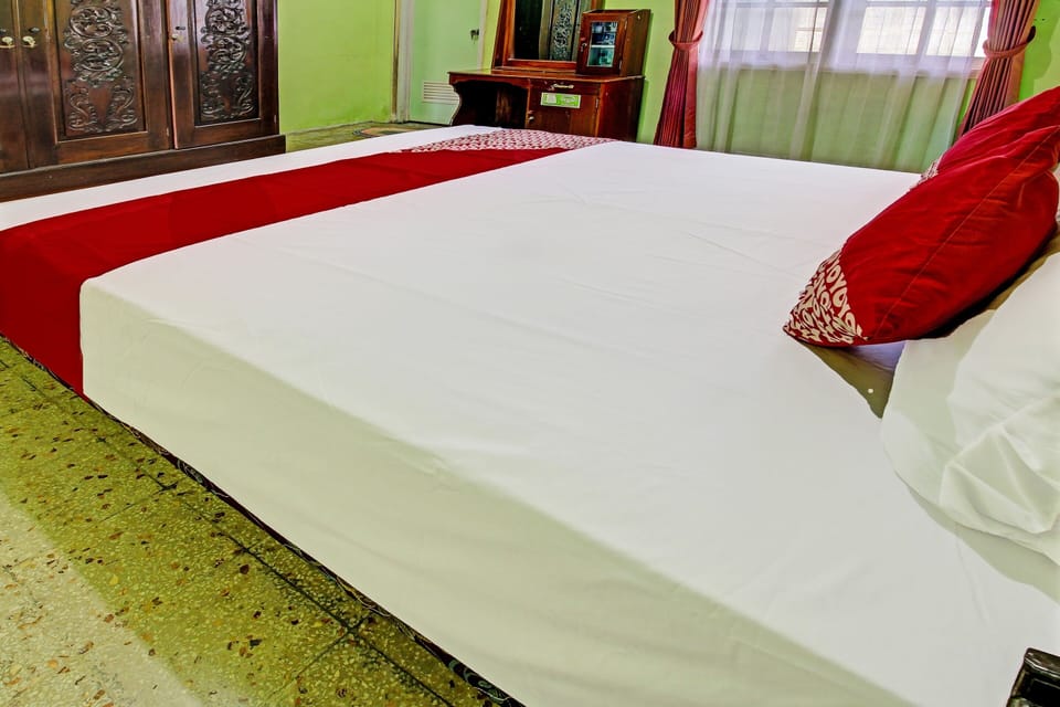 Basic Double Room | Bed sheets