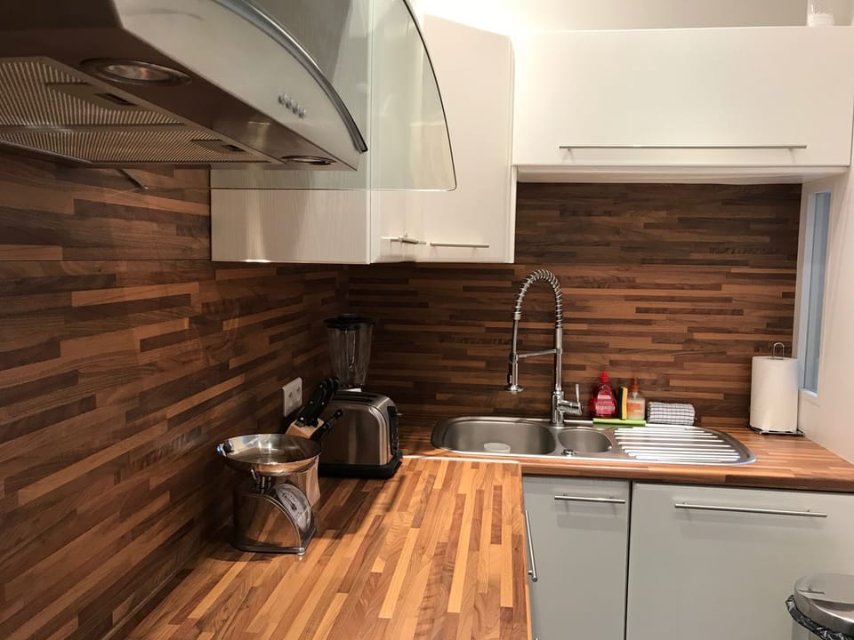 Kitchen 1: