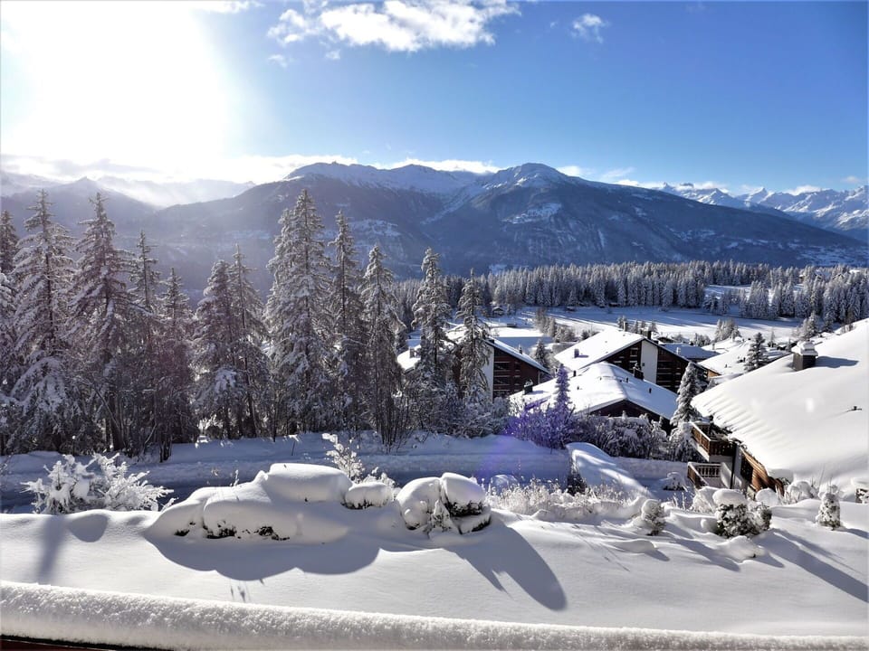 Sky, Cloud, Mountain, Snow, Slope, Tree, Building, Freezing, Mountainous Landforms, Mountain Range