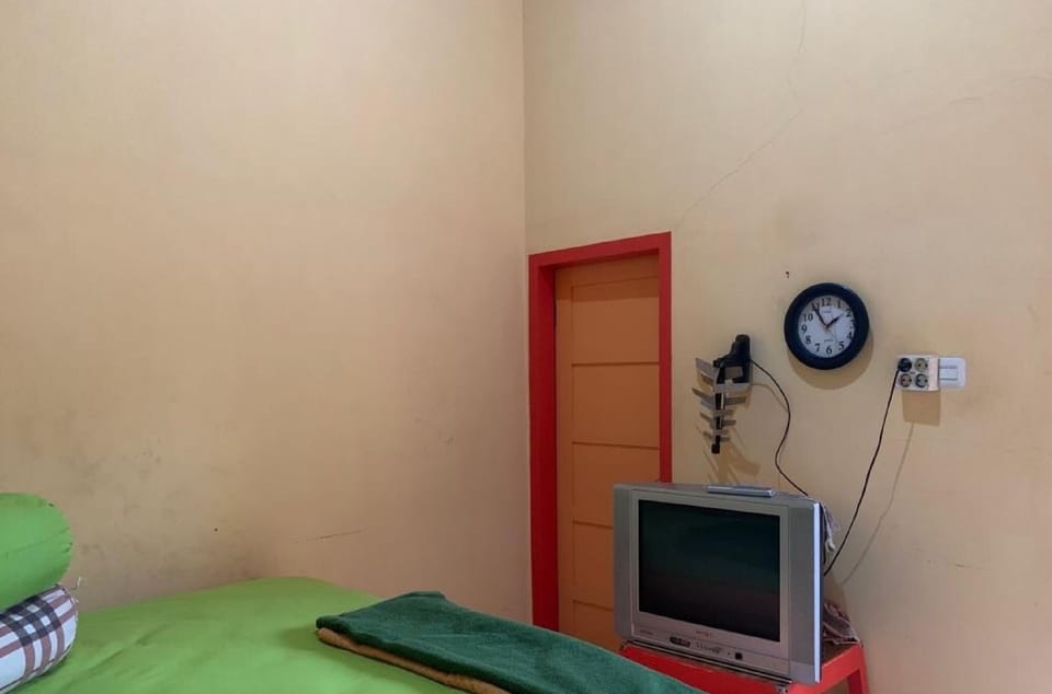 Standard Double Room | Laptop workspace, WiFi (free), bed sheets