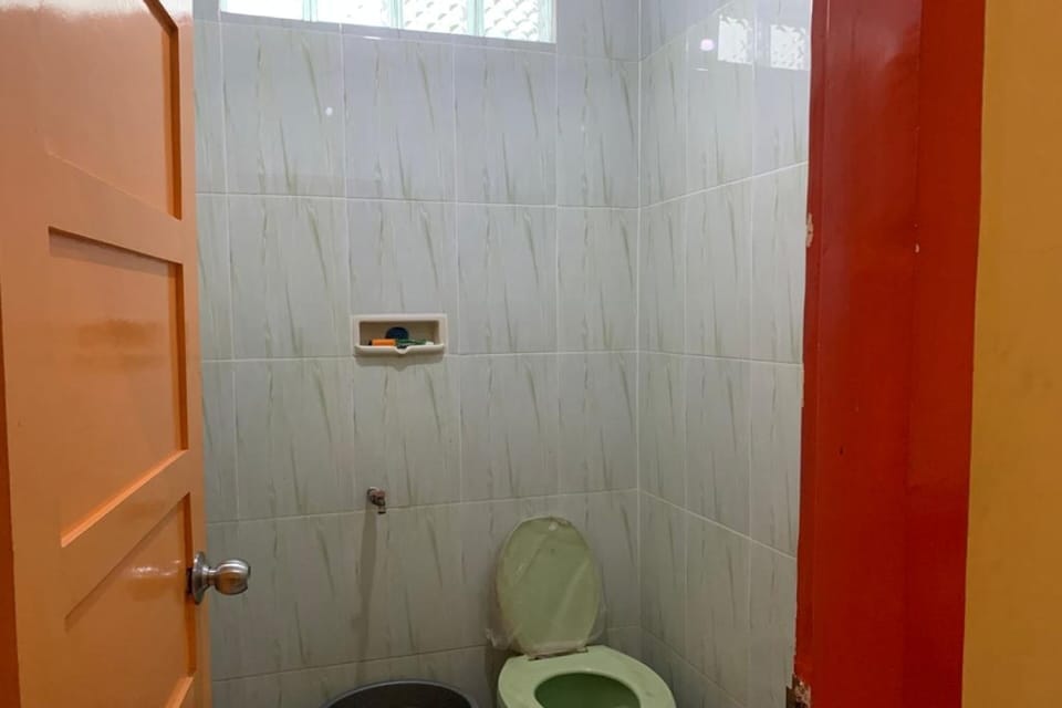 Standard Double Room | Bathroom | Shower, towels