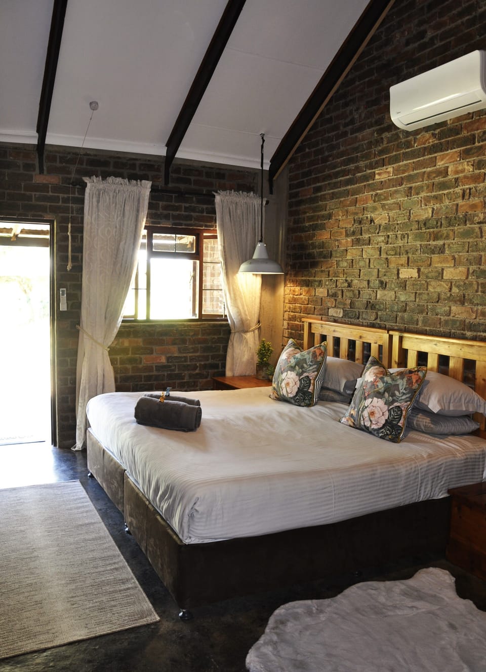 Basic Room | Premium bedding, desk, laptop workspace, iron/ironing board (on request)