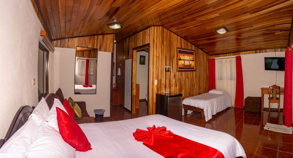 Family Room | In-room safe, free WiFi, bed sheets
