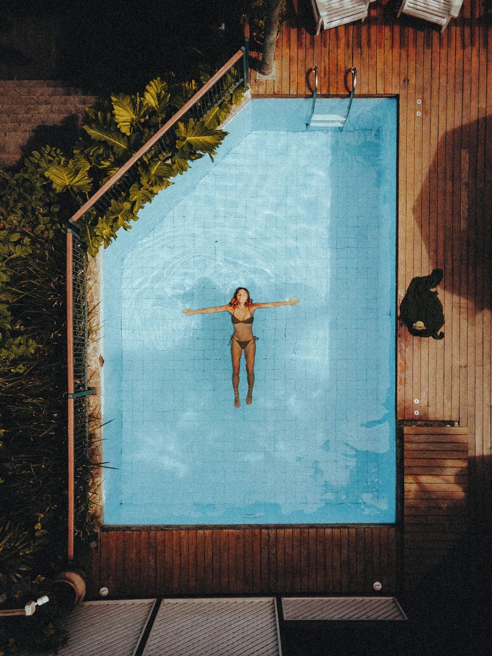 Outdoor pool, sun loungers