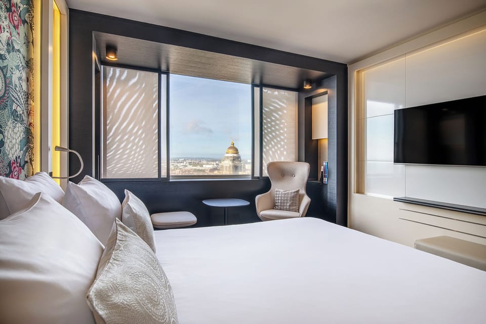 Deluxe Panorama (lounge access) | Egyptian cotton sheets, premium bedding, in-room safe, desk