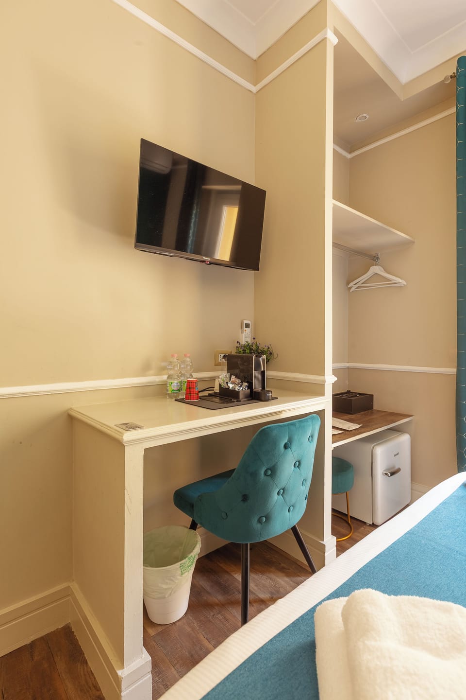 Superior Economy with Balcony | In-room safe, desk, soundproofing, WiFi (free)