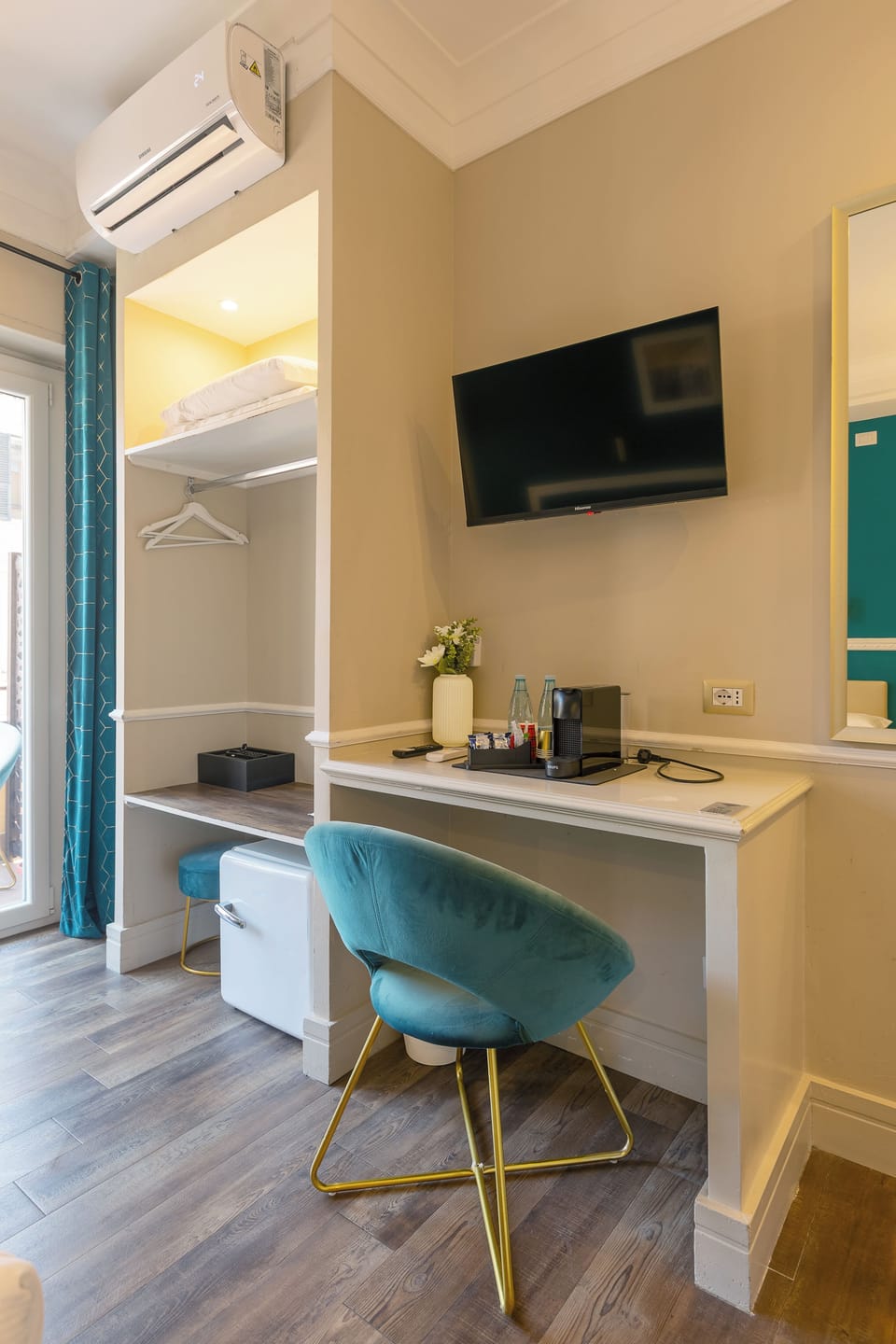 Superior with Balcony | In-room safe, desk, soundproofing, WiFi (free)