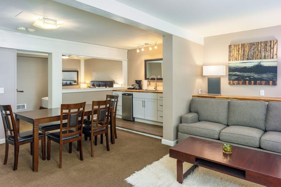 Salt Spring | Living area | Flat-screen TV