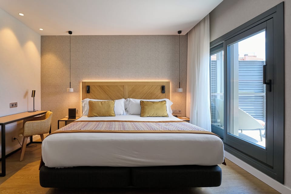 Minibar, in-room safe, desk, soundproofing