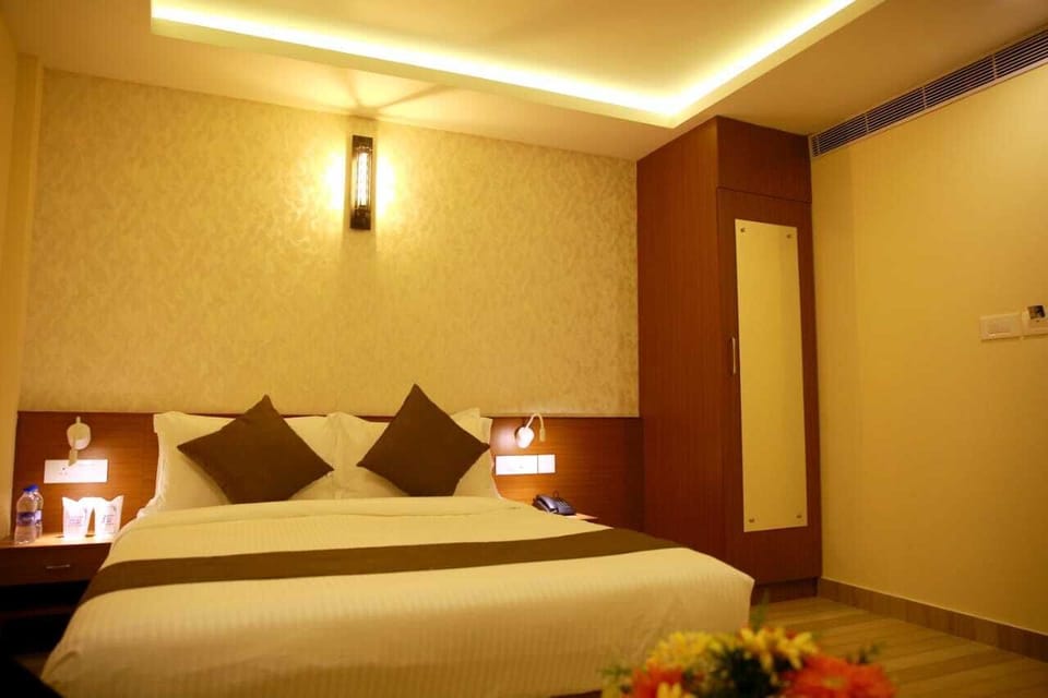 Deluxe Room | Iron/ironing board, free WiFi
