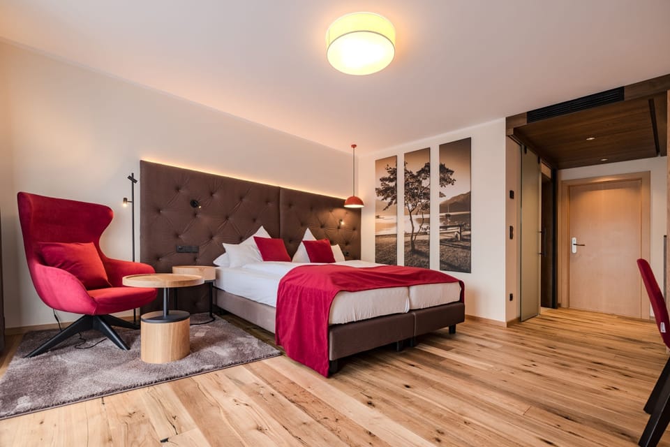Comfort Double Room, Balcony, Partial Lake View | Hypo-allergenic bedding, in-room safe, desk, free WiFi