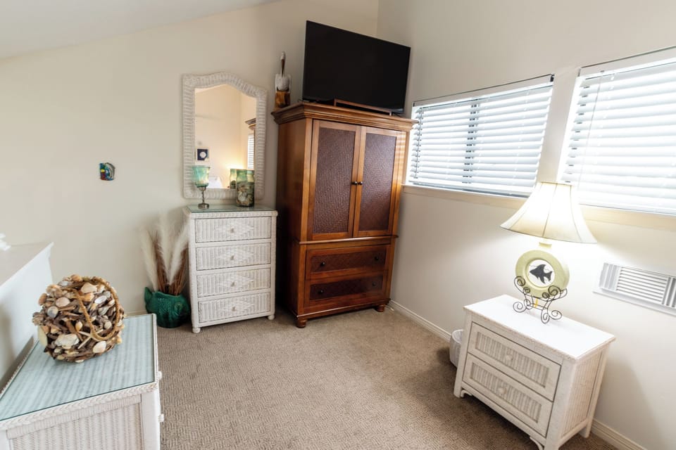 Loft bedroom  queen size bed - Loft bedroom queen size bed