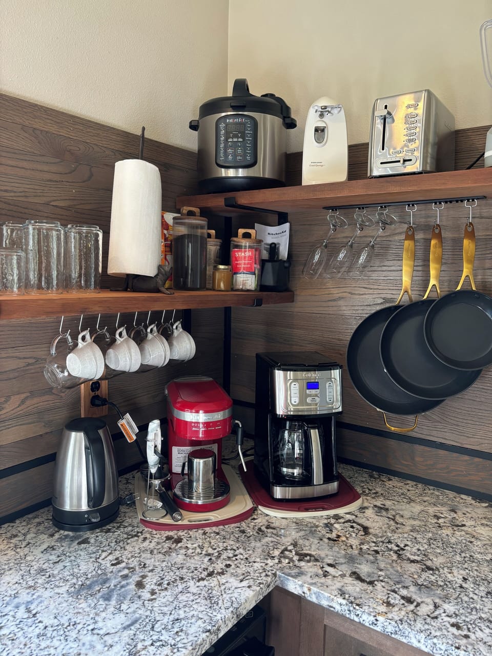 Complimentary coffee and tea: small appliances including an air fryer(not shown)