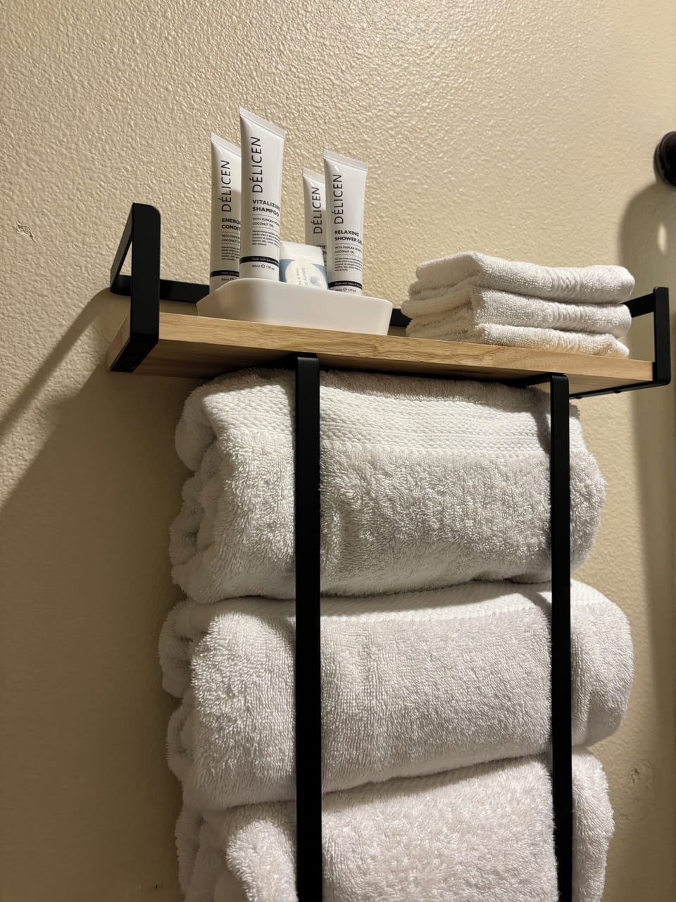 Toiletries: shampoo/conditioner/body wash, lotion and linens provided