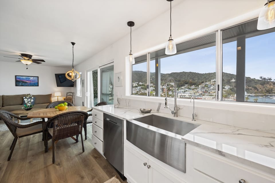 108MT -Kitchen Window