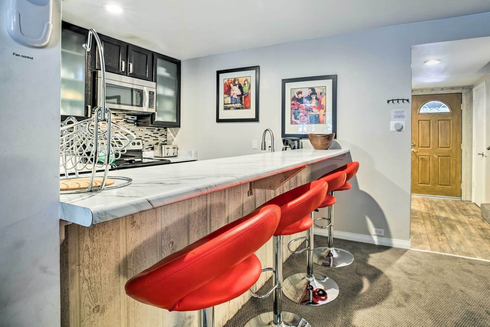 2nd-Floor Condo w/ Loft | Electric Heating | 5 Mi to Mammoth Mountain Ski Area