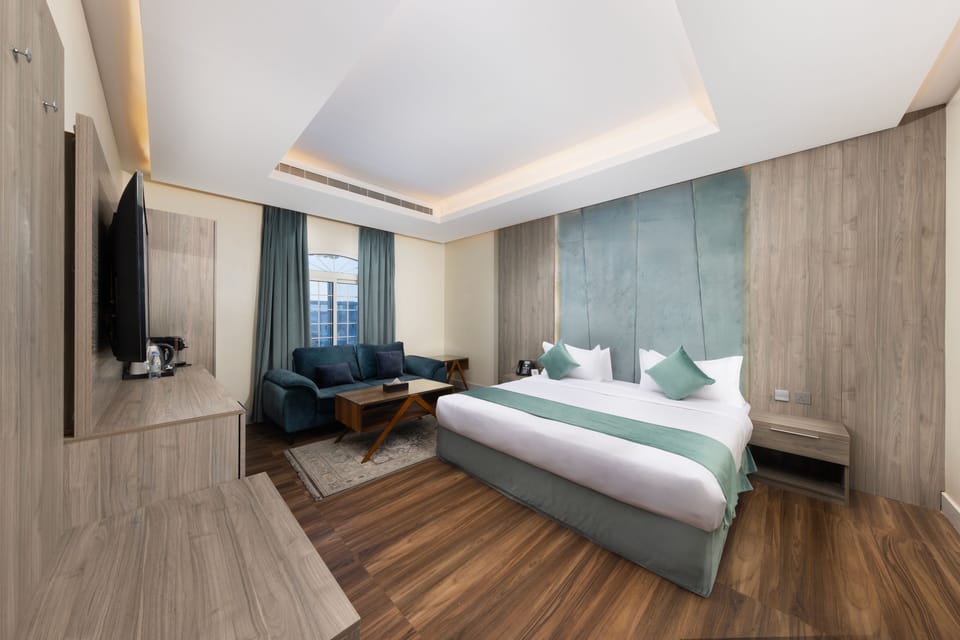 Deluxe Room | Select Comfort beds, in-room safe, desk, soundproofing