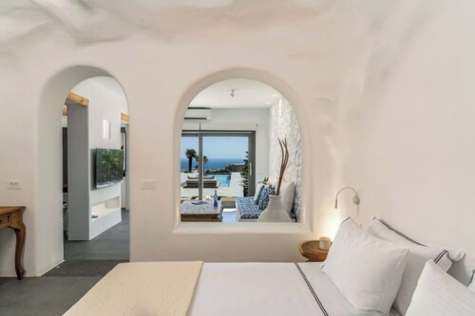 Premium Two Bedroom Villa Private Heated Pool | Minibar, in-room safe, blackout drapes, soundproofing