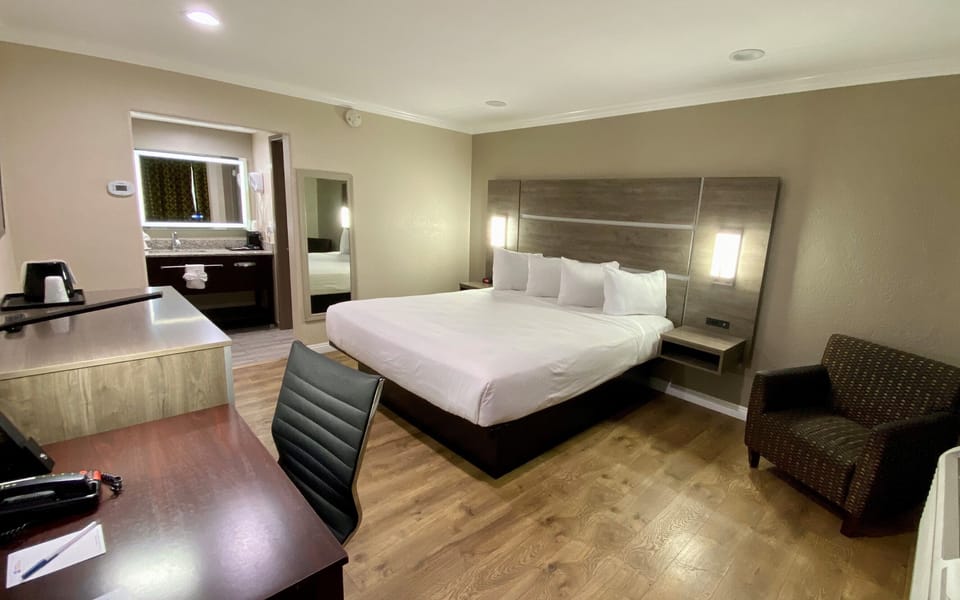 Standard Room, 1 King Bed, Refrigerator & Microwave, Ground Floor | Desk, blackout drapes, iron/ironing board, free cribs/infant beds