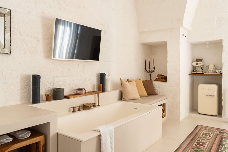 Triple Room | Minibar, in-room safe, desk, blackout drapes