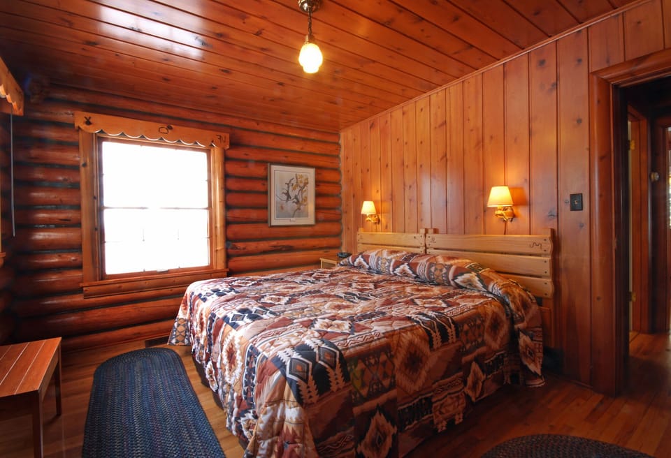 Queen Bedroom