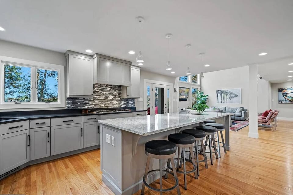★ Local Cuisine & Home cooking ★ The Northern Neck & Montross offer outstanding dining options but if you have a chef in your group, how can you not be blown away by this kitchen. Plenty of accessories. The oversized island offers 7 seatings.