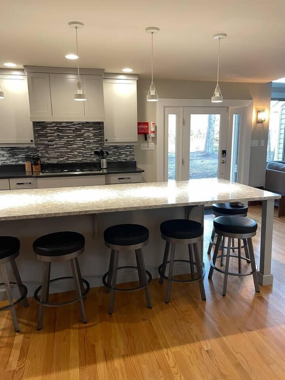 ★ Local Cuisine & Home cooking ★ The Northern Neck & Montross offer outstanding dining options but if you have a chef in your group, how can you not be blown away by this kitchen. Plenty of accessories. The oversized island offers 7 seatings.