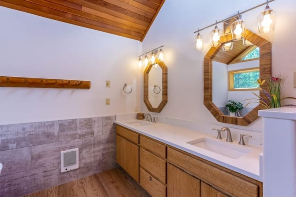 (Upstrs mstr) Space heater, extra towel rack. Plenty of cabinet space