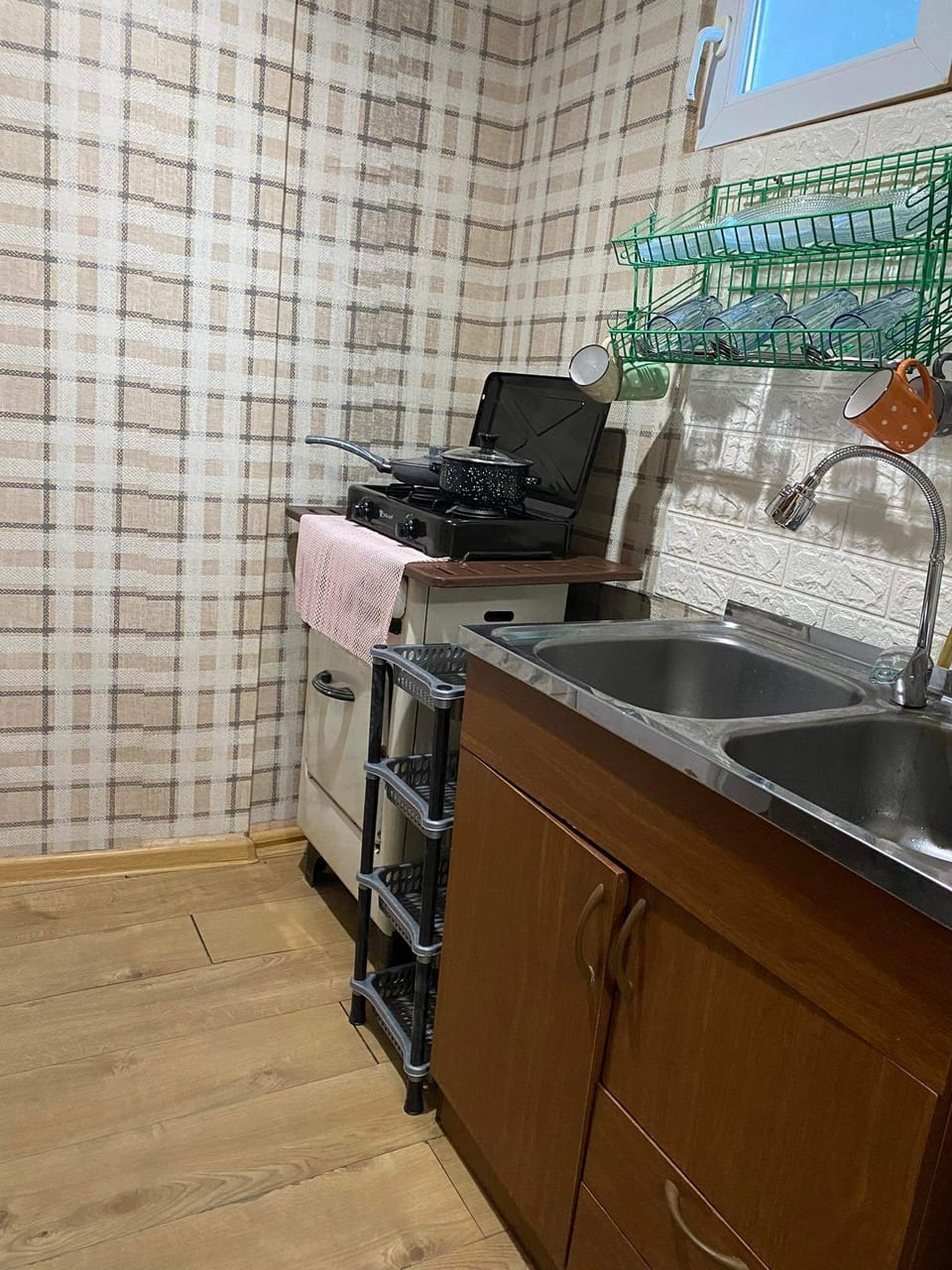 Family Apartment | Private kitchen | Fridge, dishwasher, cookware/dishes/utensils, freezer