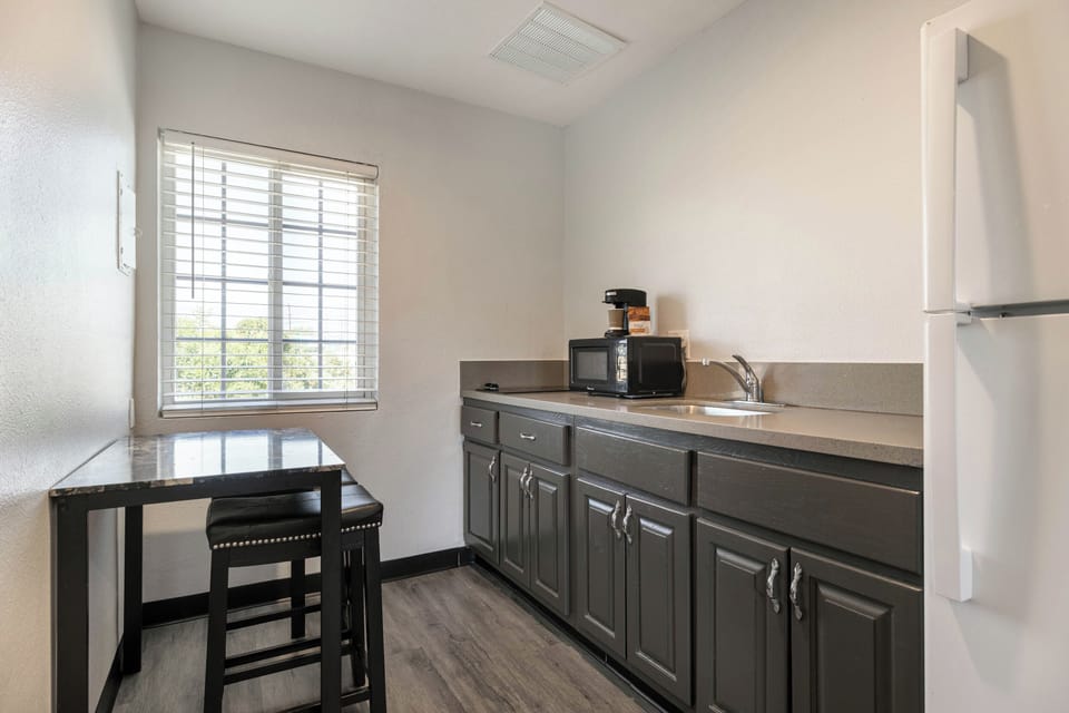 Microwave, coffee/tea maker
