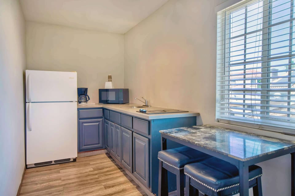 Microwave, coffee/tea maker