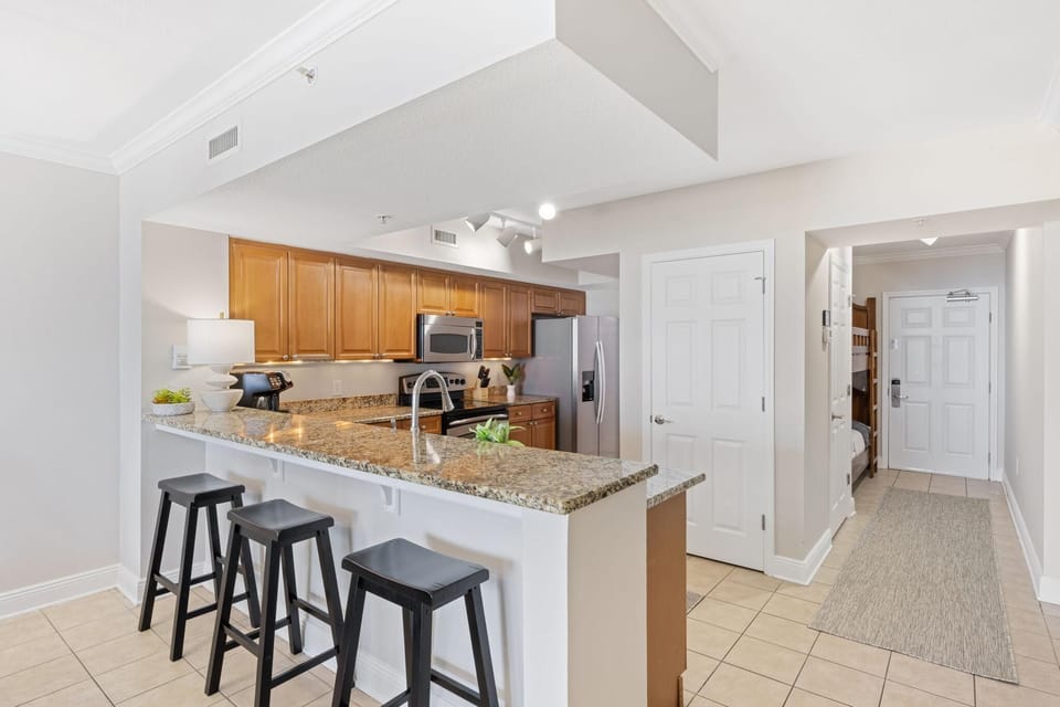 Kitchen, Breakfast Bar for 3