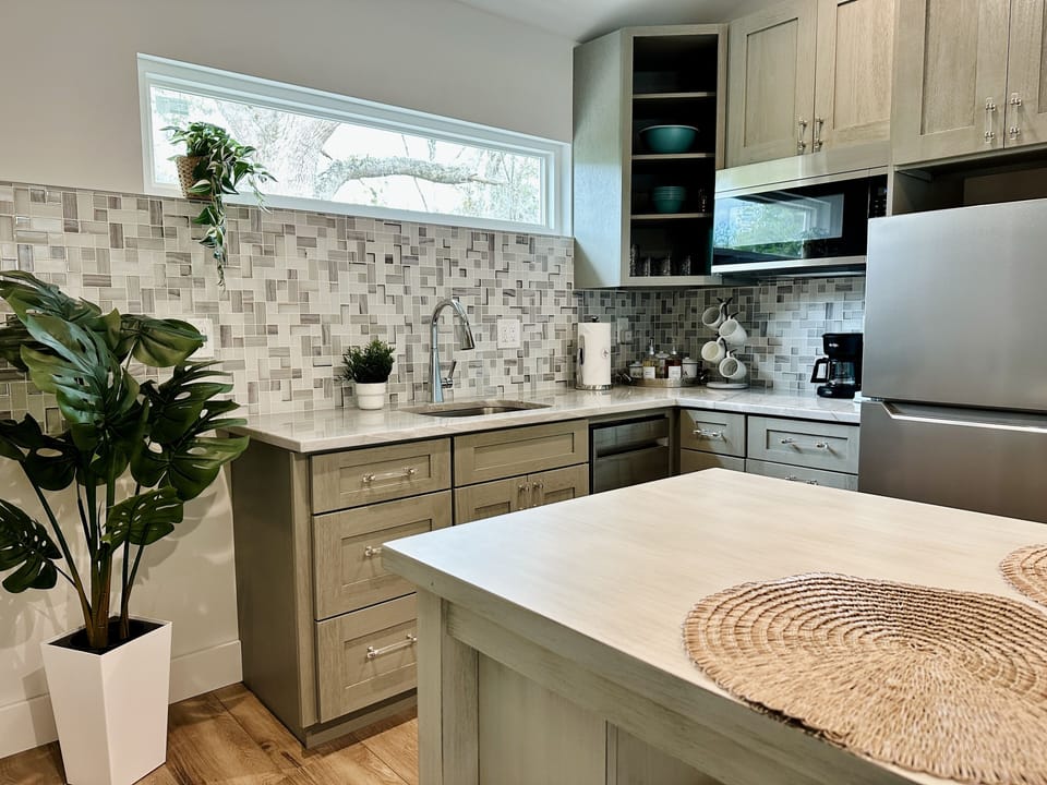 Pool cottage kitchenette: microwave, fridge/freezer, dishwasher, coffee station